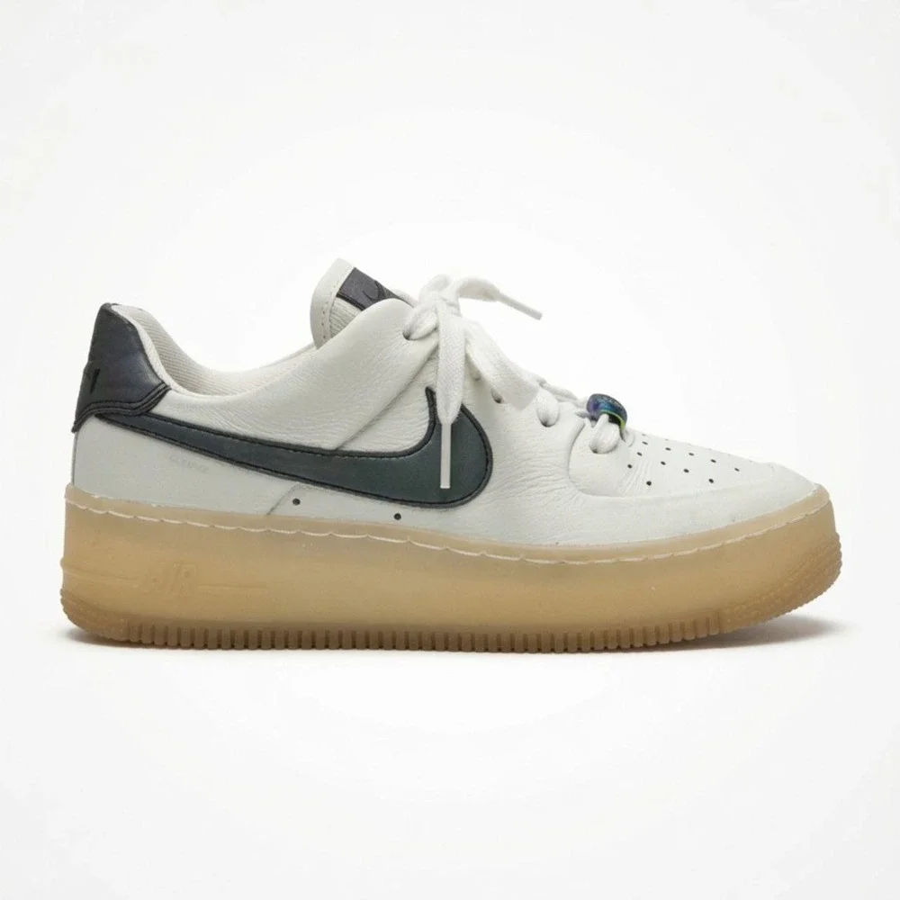Autêntico Nike Air Force 1 Sage Low LX
